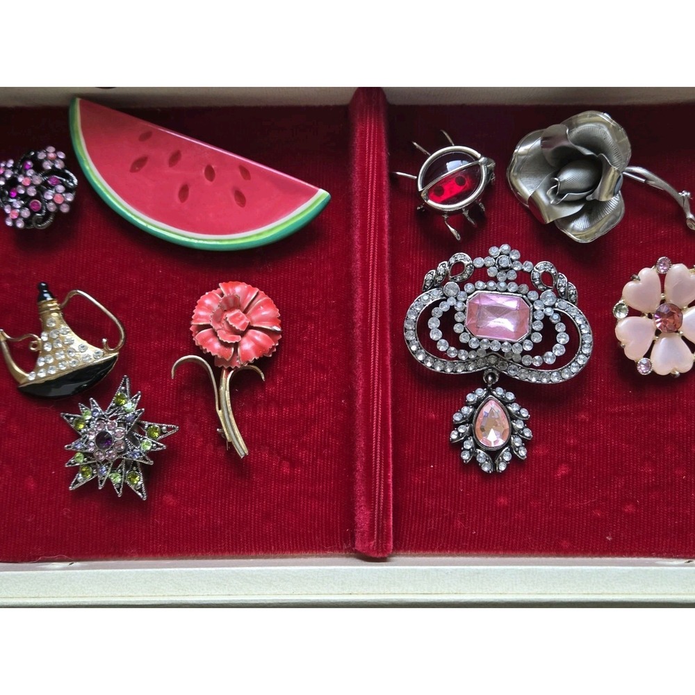 Brooch Lot